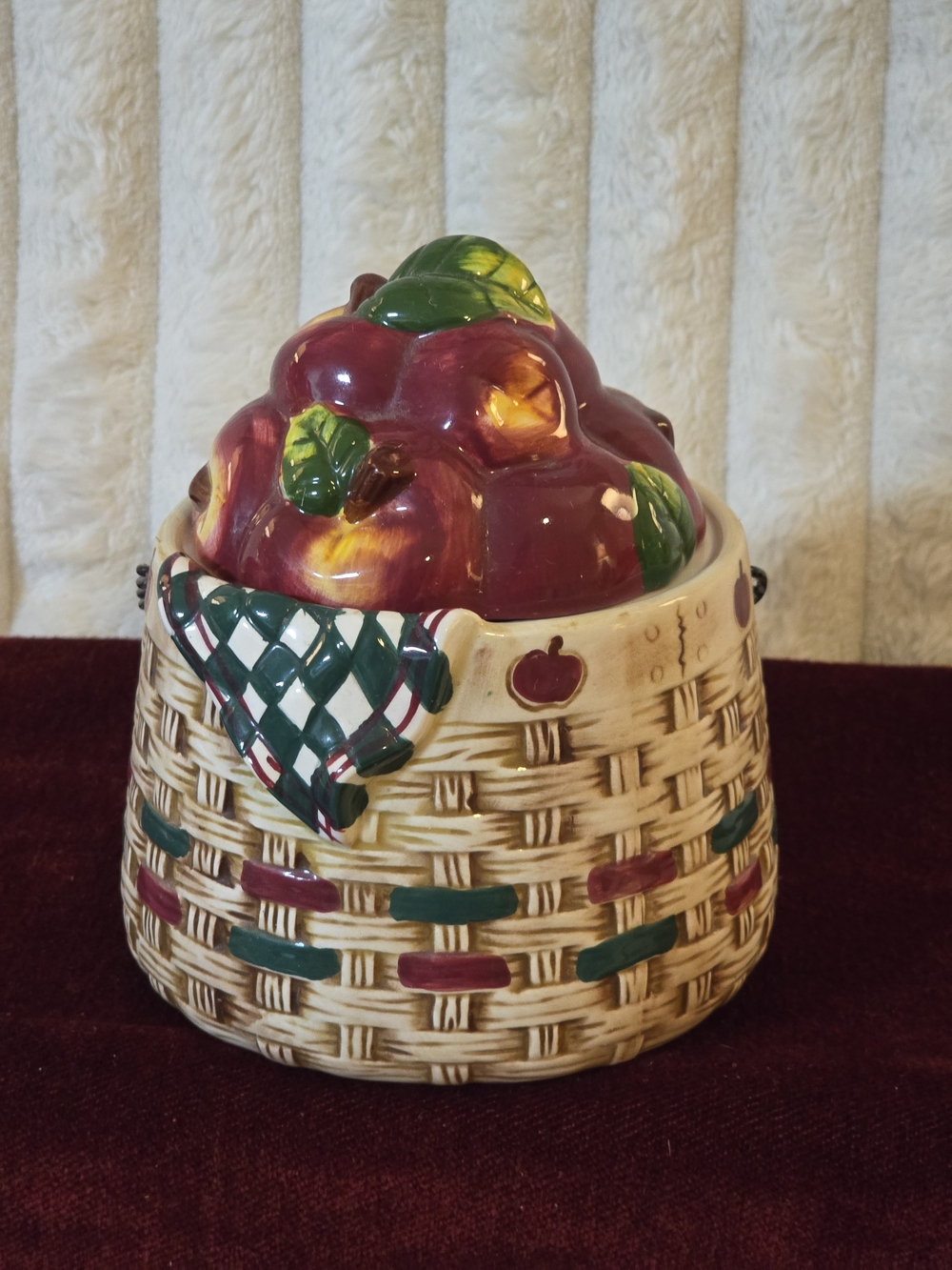 Vintage Young’s Heartfelt Kitchen Creations Small Ceramic Apple Basket Canister